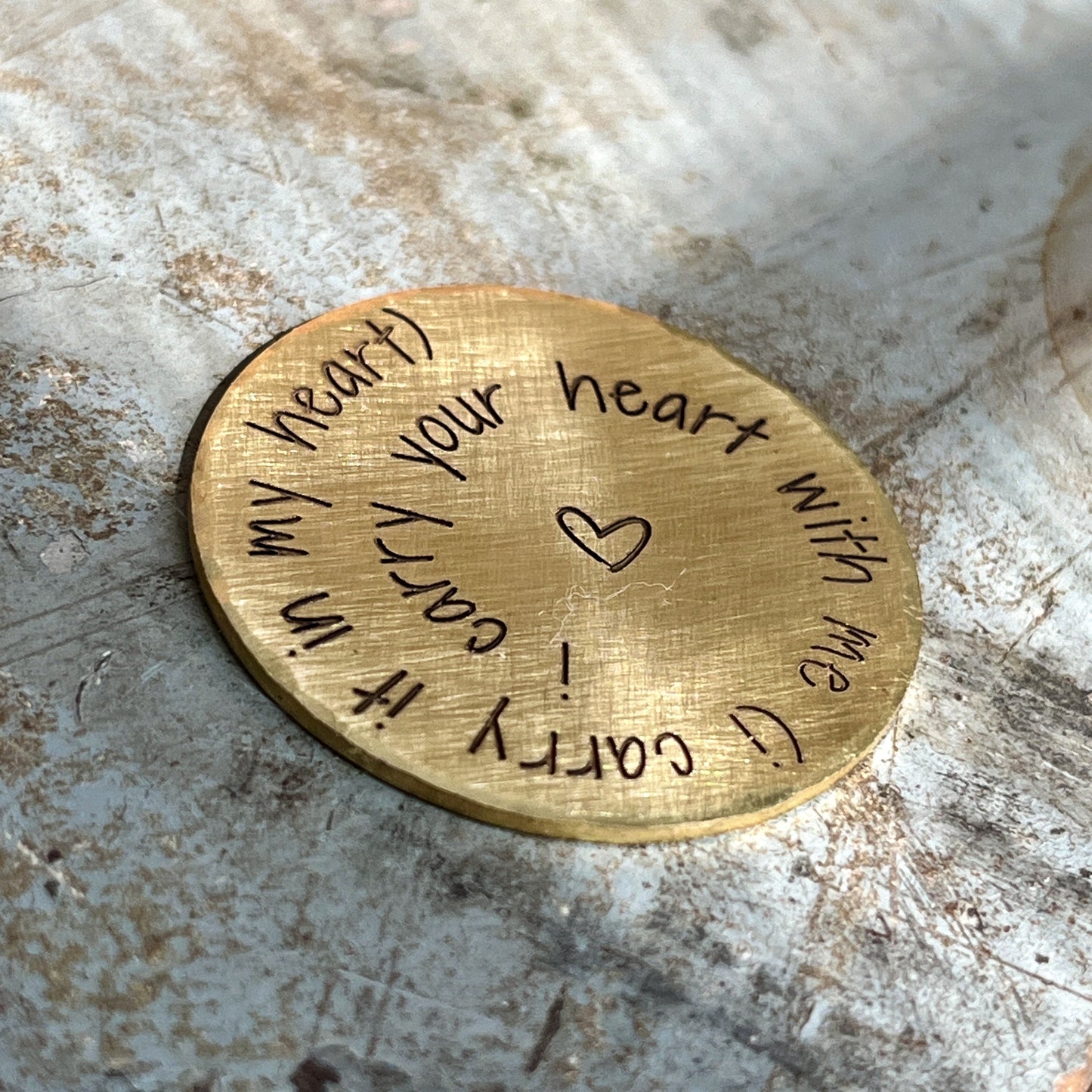 Personalized Pocket Coin 'I Carry Your Heart with Me' by E.E. Cummings, Sentimental Gift for Loved Ones